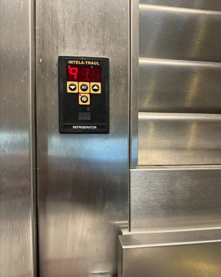 Traulsen commercial refrigerator Intela-Traul digital temperature controller display